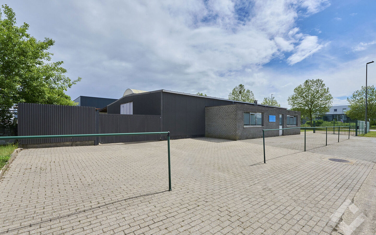 Industrieel gebouw te koop in Lommel